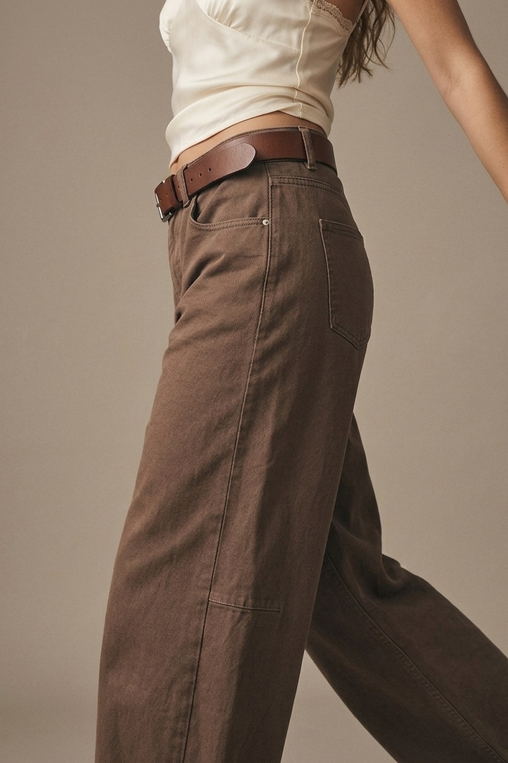 Pantalones de Corte Recto de Pierna Tipo Barril en color fango