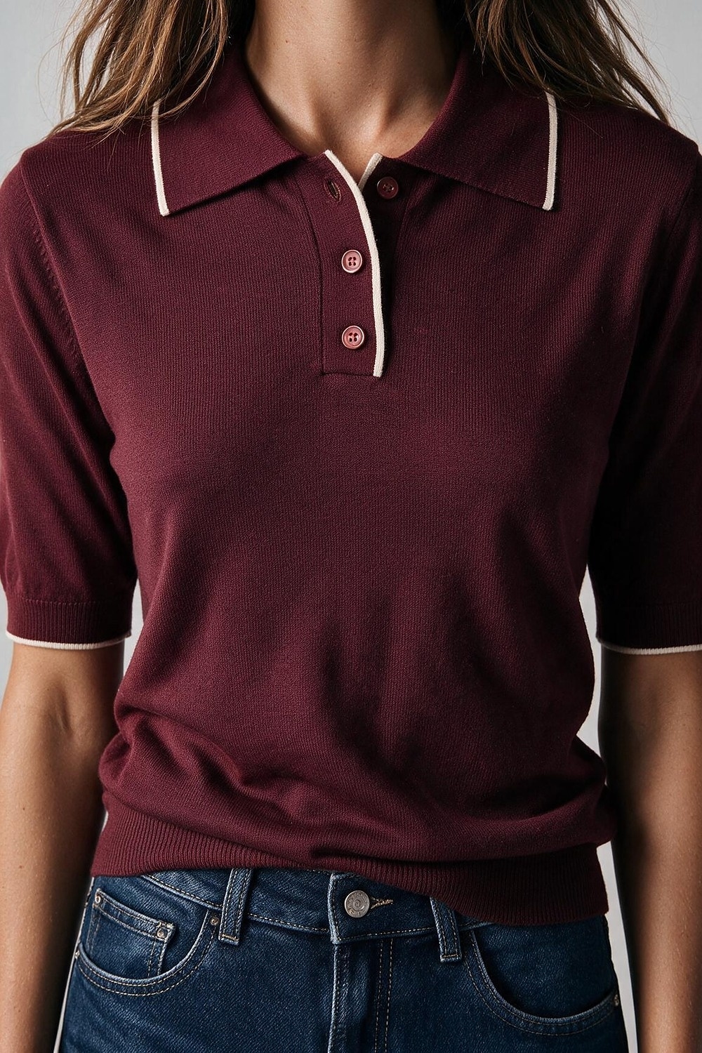 Polo de manga corta burdeos de punto fino con ribete en contraste