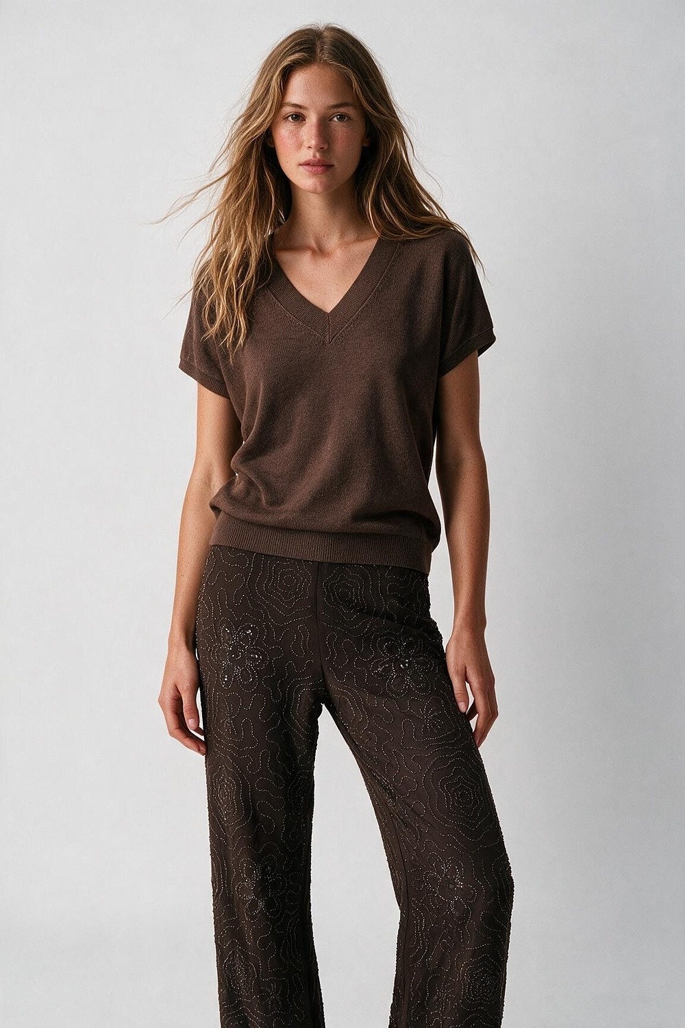 Su&eacute;ter Marr&oacute;n de Punto Fino con Cuello en V y Mangas Cortas de Estilo Dolman