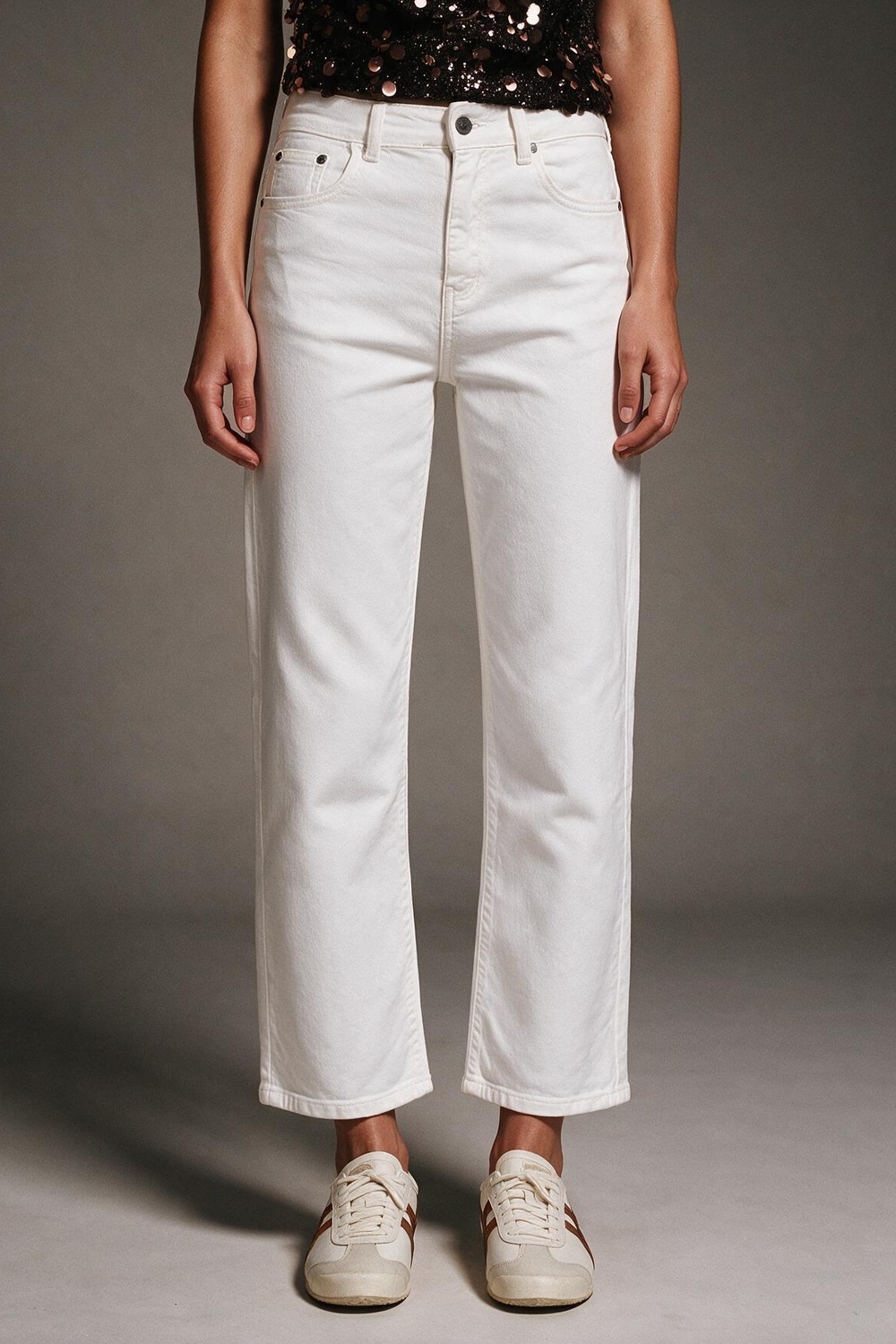 Vaqueros tobilleros de pernera recta en blanco Vaqueros tobilleros de pernera recta en blanco