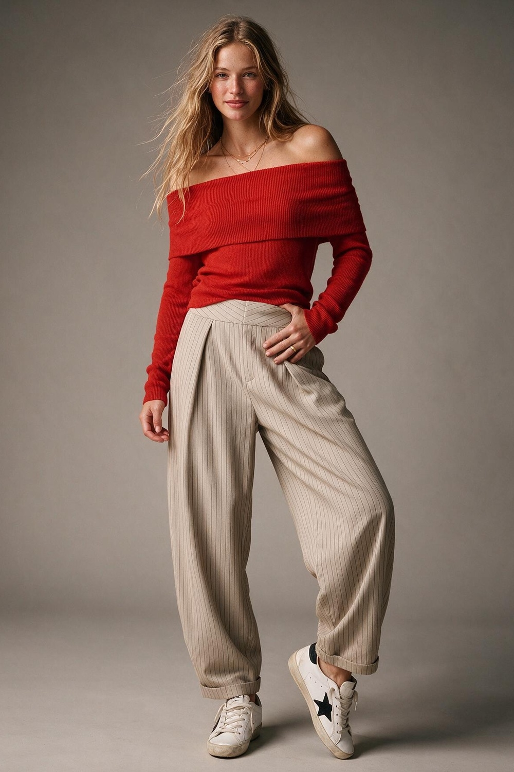 Pantalones Beige de Rayas Finas Ligeros y Tejidos con Pliegues de Cintura Alta Pantalones Beige de Rayas Finas Ligeros y Tejidos con Pliegues de Cintura Alta