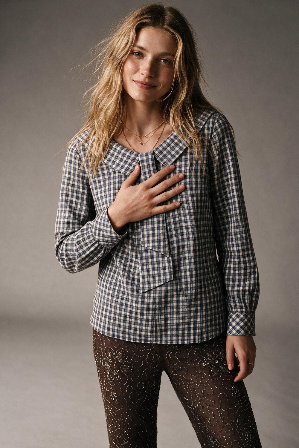 Blusa de Algod&oacute;n con Cuello de Lazo y Ajuste Regular a Cuadros Azul Marino