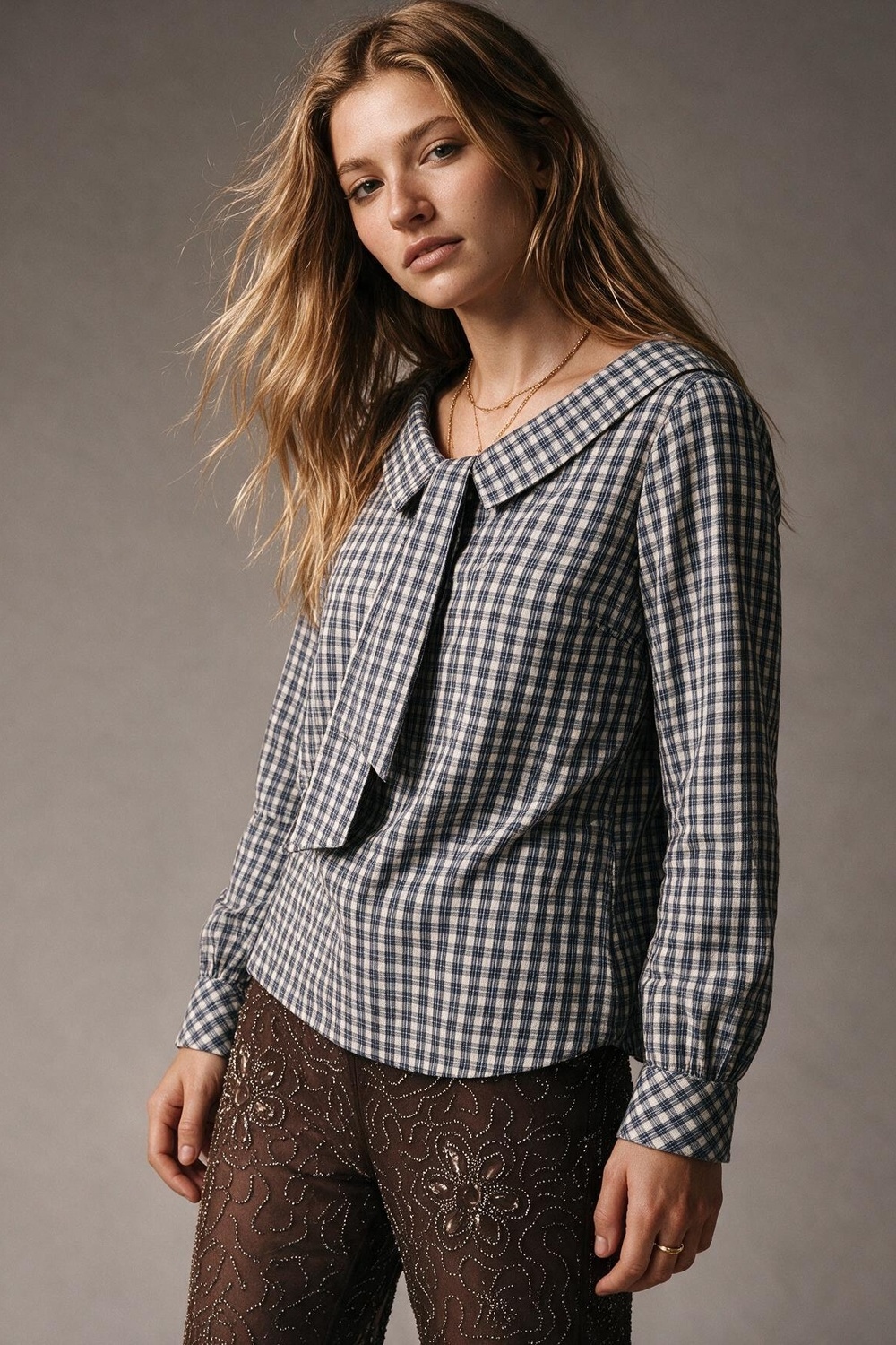 Blusa de Algod&oacute;n con Cuello de Lazo y Ajuste Regular a Cuadros Azul Marino
