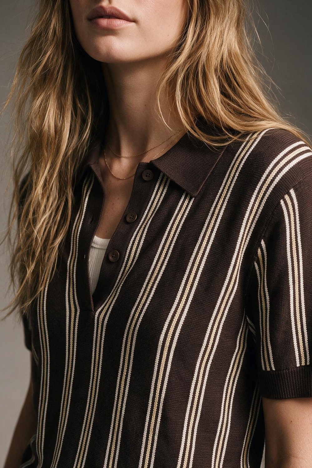 Camiseta Polo Marr&oacute;n de Punto Fino con Contraste de Rayas