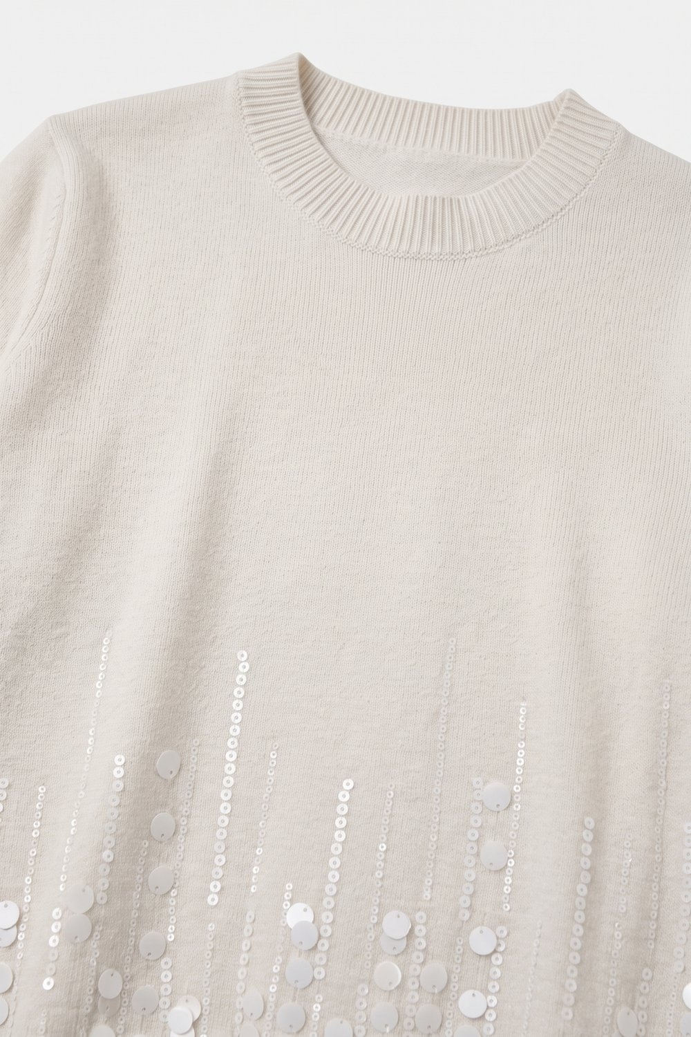 Top de manga corta con dobladillo de lentejuelas y tejido fino en color crema Top de manga corta con dobladillo de lentejuelas y tejido fino en color crema