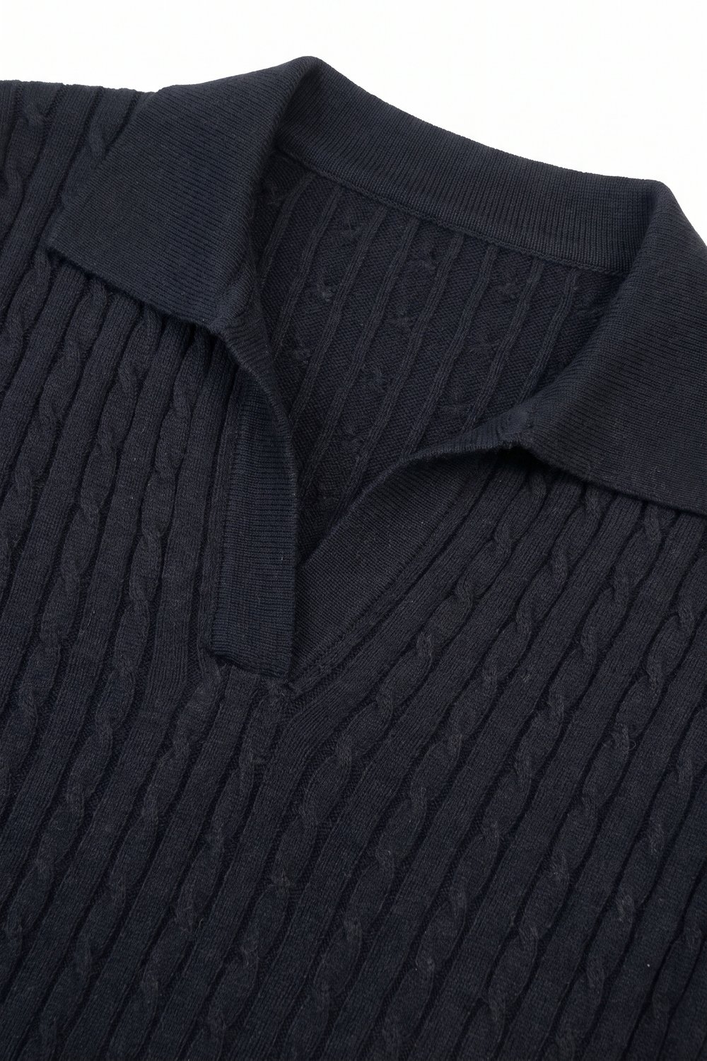 Su&eacute;ter de punto con cuello polo y ribete acanalado en mezcla de lana merino negra