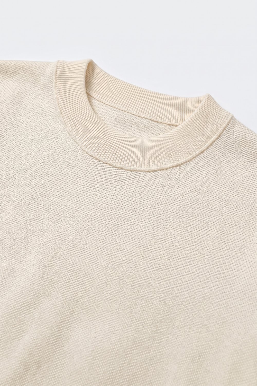 Su&eacute;ter de manga corta de punto fino acanalado en mezcla de lana merino color crema