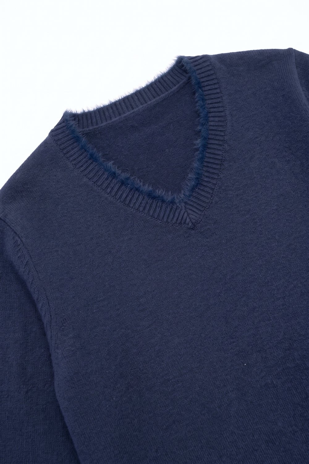Su&eacute;ter Azul Marino con Cuello en V y Ribete de Piel Sint&eacute;tica