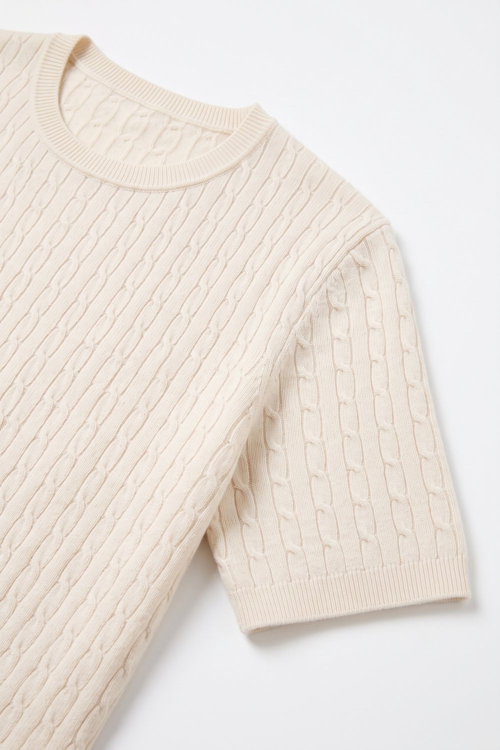 Su&eacute;ter de Manga Corta con Cuello Redondo de Punto Grueso en Color Crema