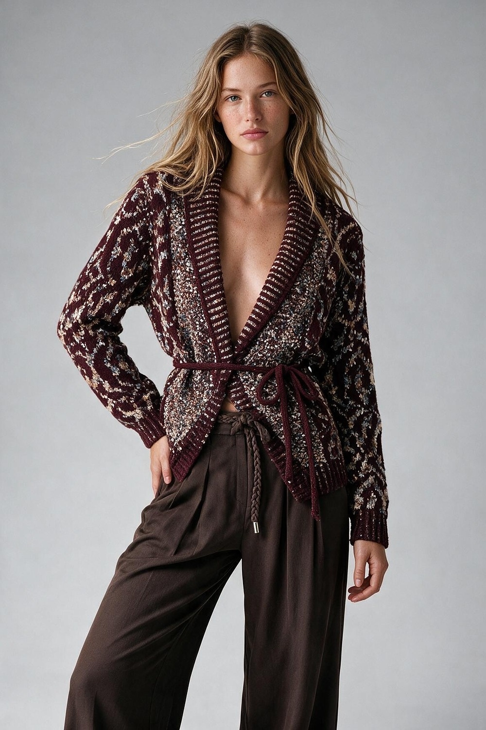 C&aacute;rdigan Burdeos de Punto Grueso Jacquard con Cintur&oacute;n y Cuello Chal