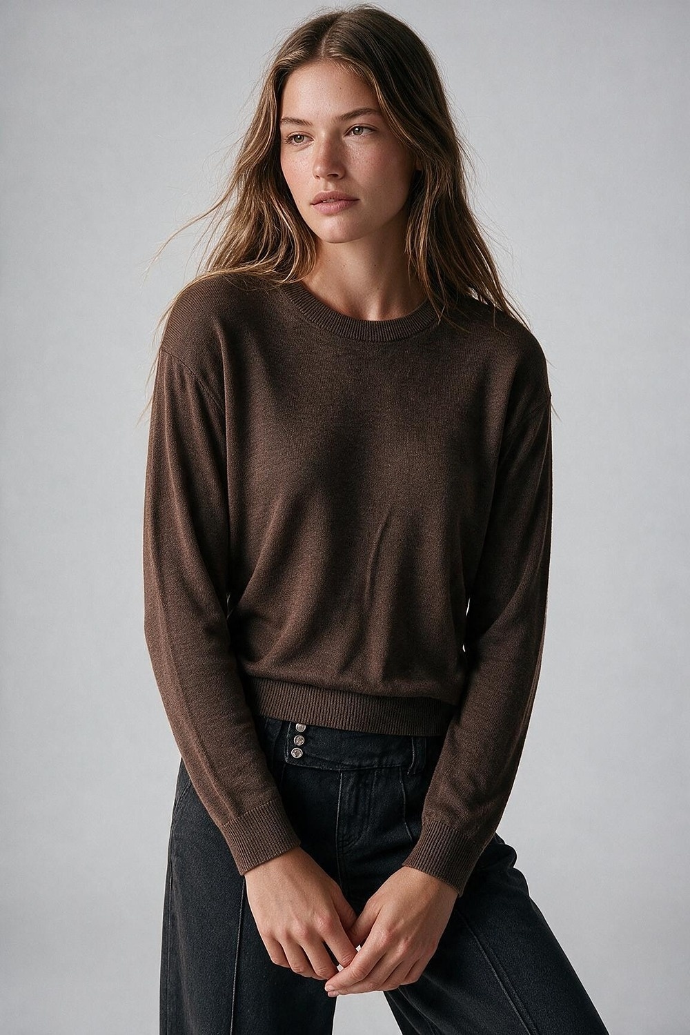 su&eacute;ter de cuello redondo de punto fino mezcla de lana Merino color camel