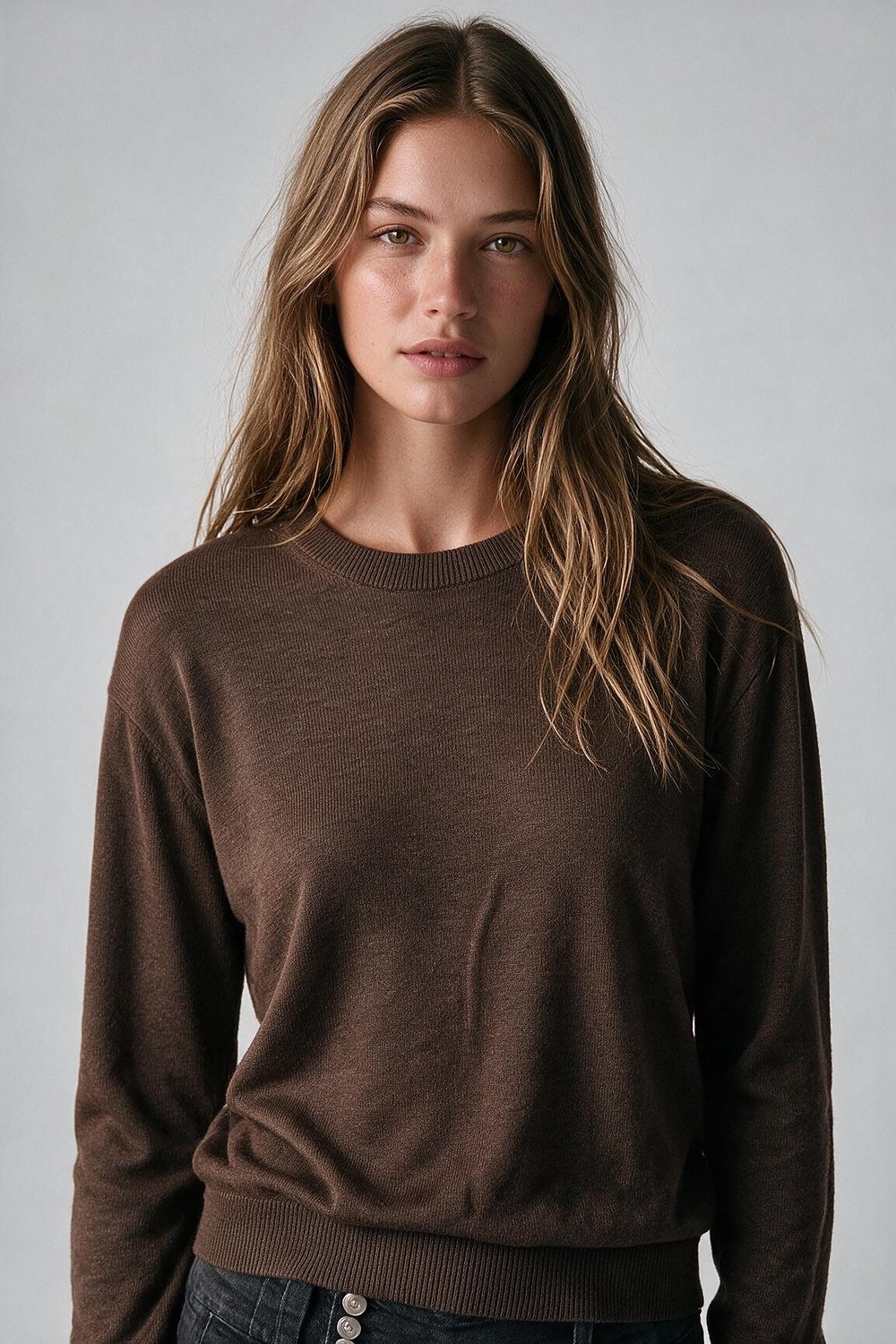 su&eacute;ter de cuello redondo de punto fino mezcla de lana Merino color camel