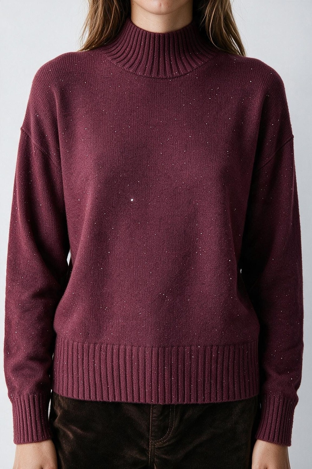 Suéter burdeos de cuello alto de manga larga con lentejuelas adornadas y tejido de punto suave acanalado Suéter burdeos de cuello alto de manga larga con lentejuelas adornadas y tejido de punto suave acanalado