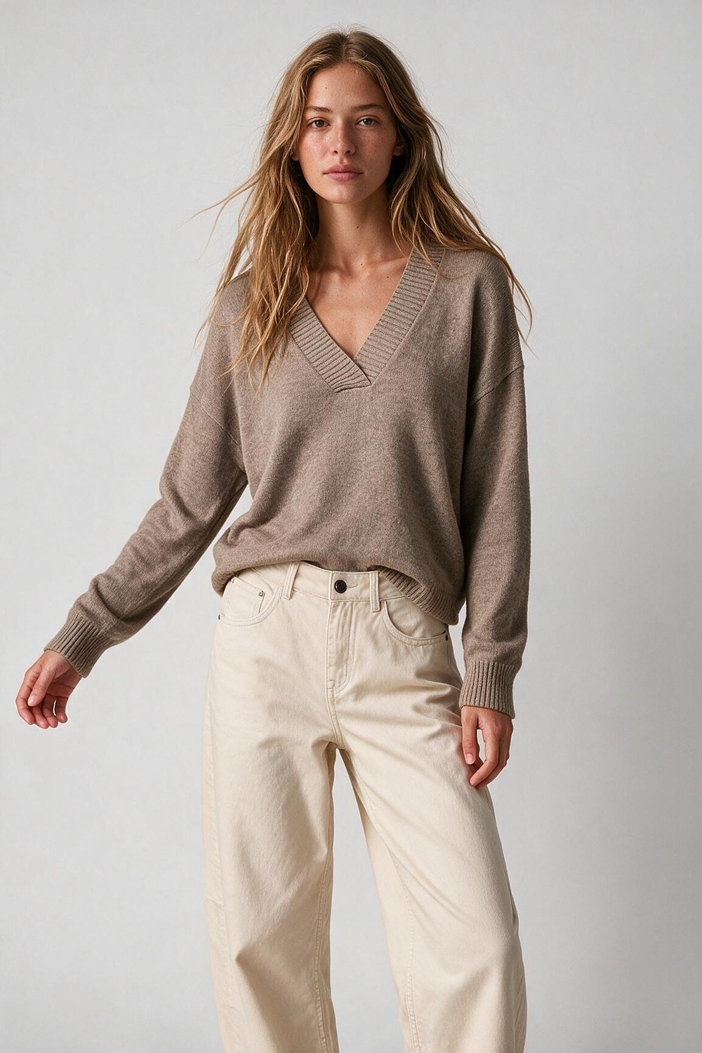 Jersey de Punto Ancho con Escote en V en Color Camel