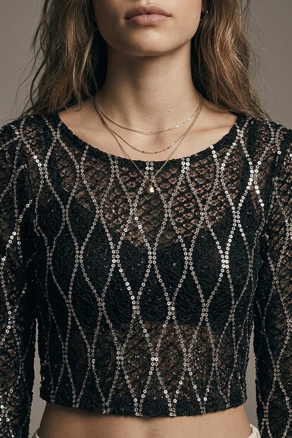 Top corto de manga larga con lentejuelas de diamante de malla transparente negra Top corto de manga larga con lentejuelas de diamante de malla transparente negra
