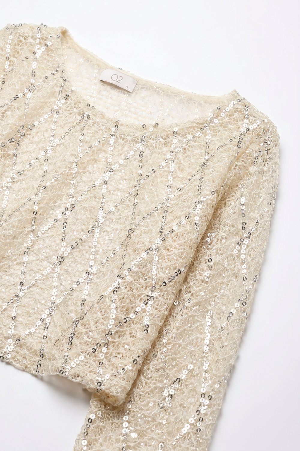 Beige Top Corto de Manga Larga de Malla Transparente con Lentejuelas y Diamantes Beige Top Corto de Manga Larga de Malla Transparente con Lentejuelas y Diamantes
