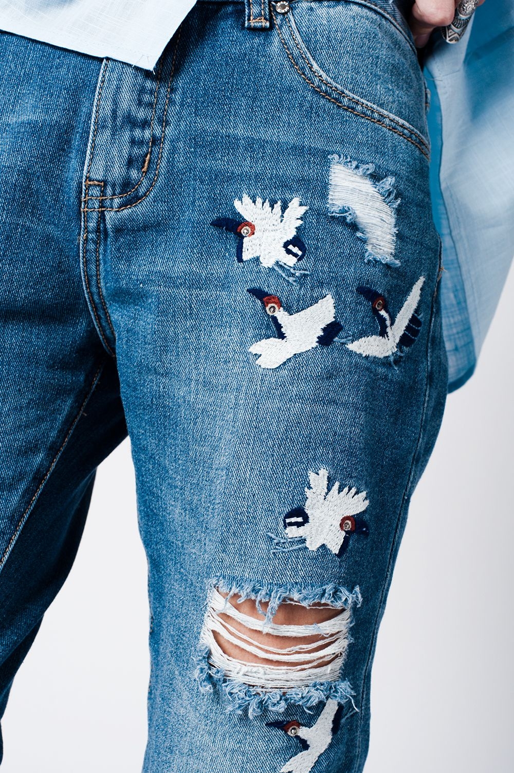 Vaquero mom con bordado de pajaros Vaquero mom con bordado de pajaros