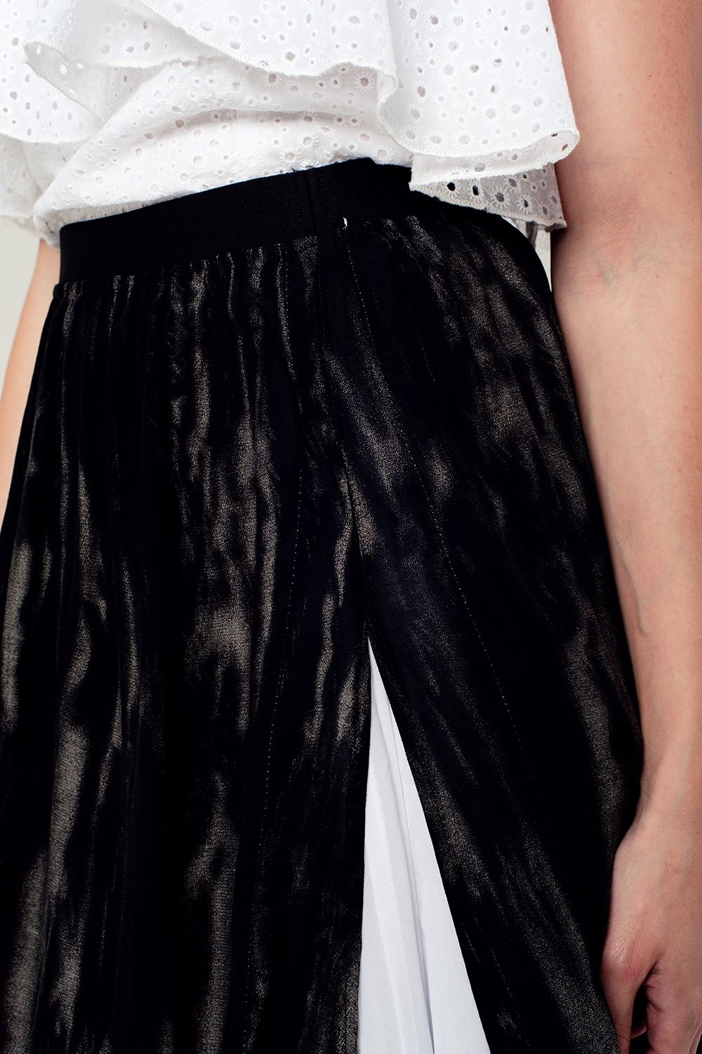 Falda estampada en negro y gris de corte asimétrico Falda estampada en negro y gris de corte asimétrico