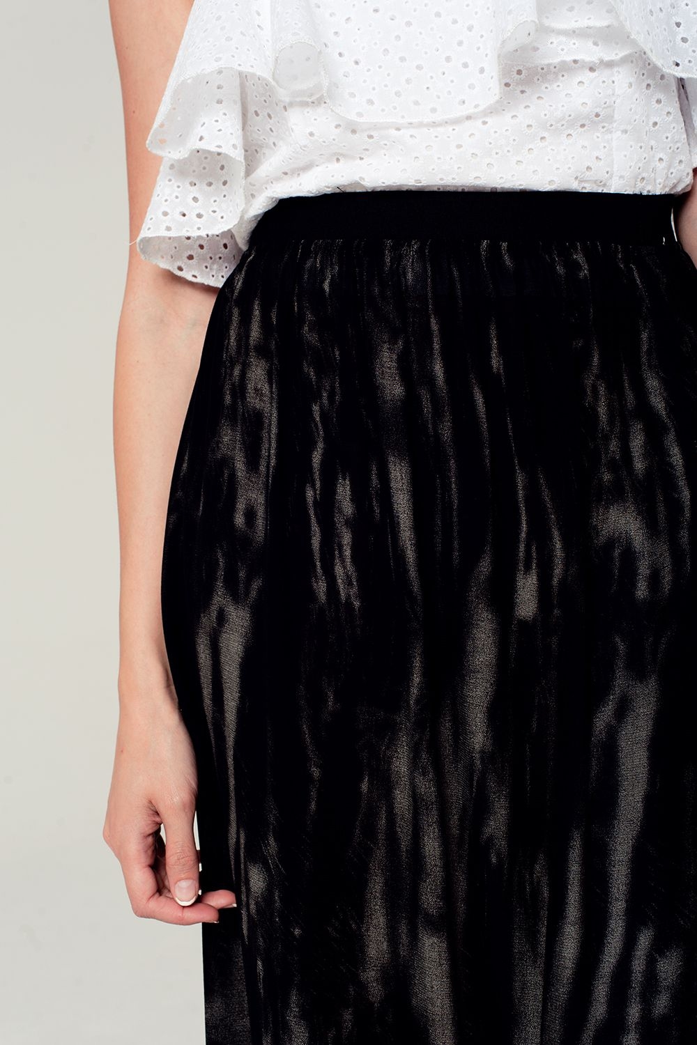 Falda estampada en negro y gris de corte asimétrico Falda estampada en negro y gris de corte asimétrico