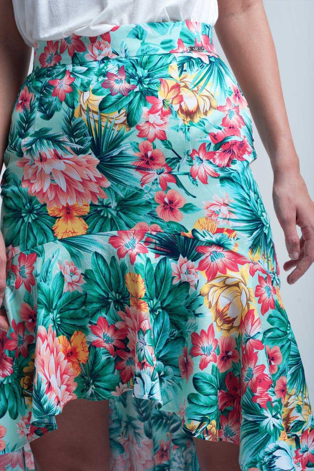 Falda floral asimétrica de color verde Falda floral asimétrica de color verde