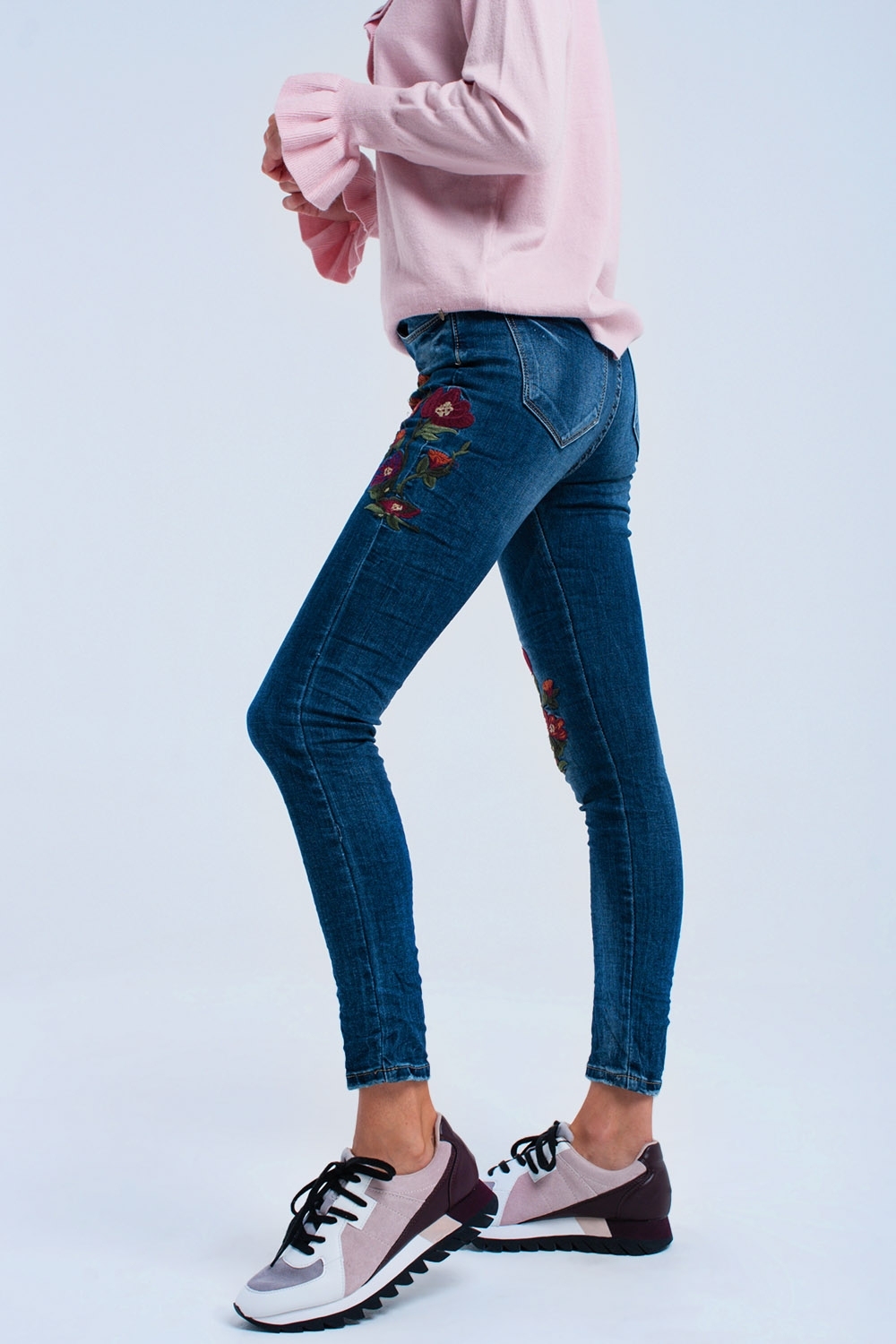 Vaquero skinny con flores Vaquero skinny con flores