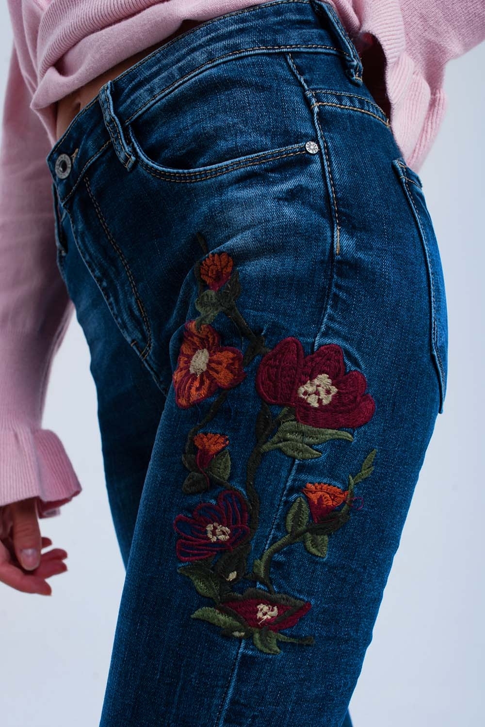 Vaquero skinny con flores Vaquero skinny con flores