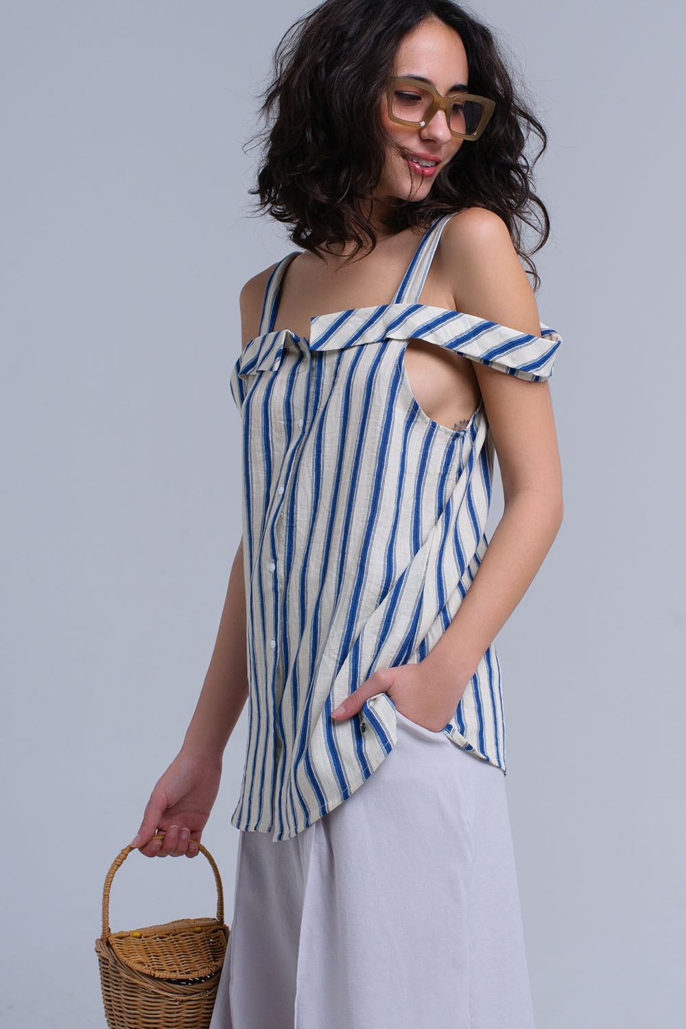 Top crema con rayas azules