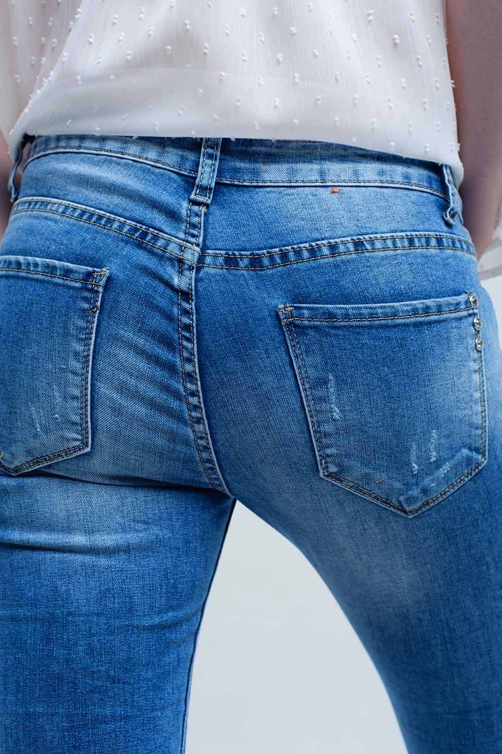 Jeans ajustados de tiro medio con roturas Jeans ajustados de tiro medio con roturas