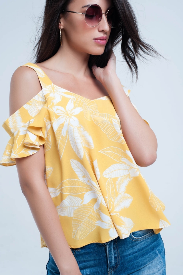 Yellow flower top and ruffles detail