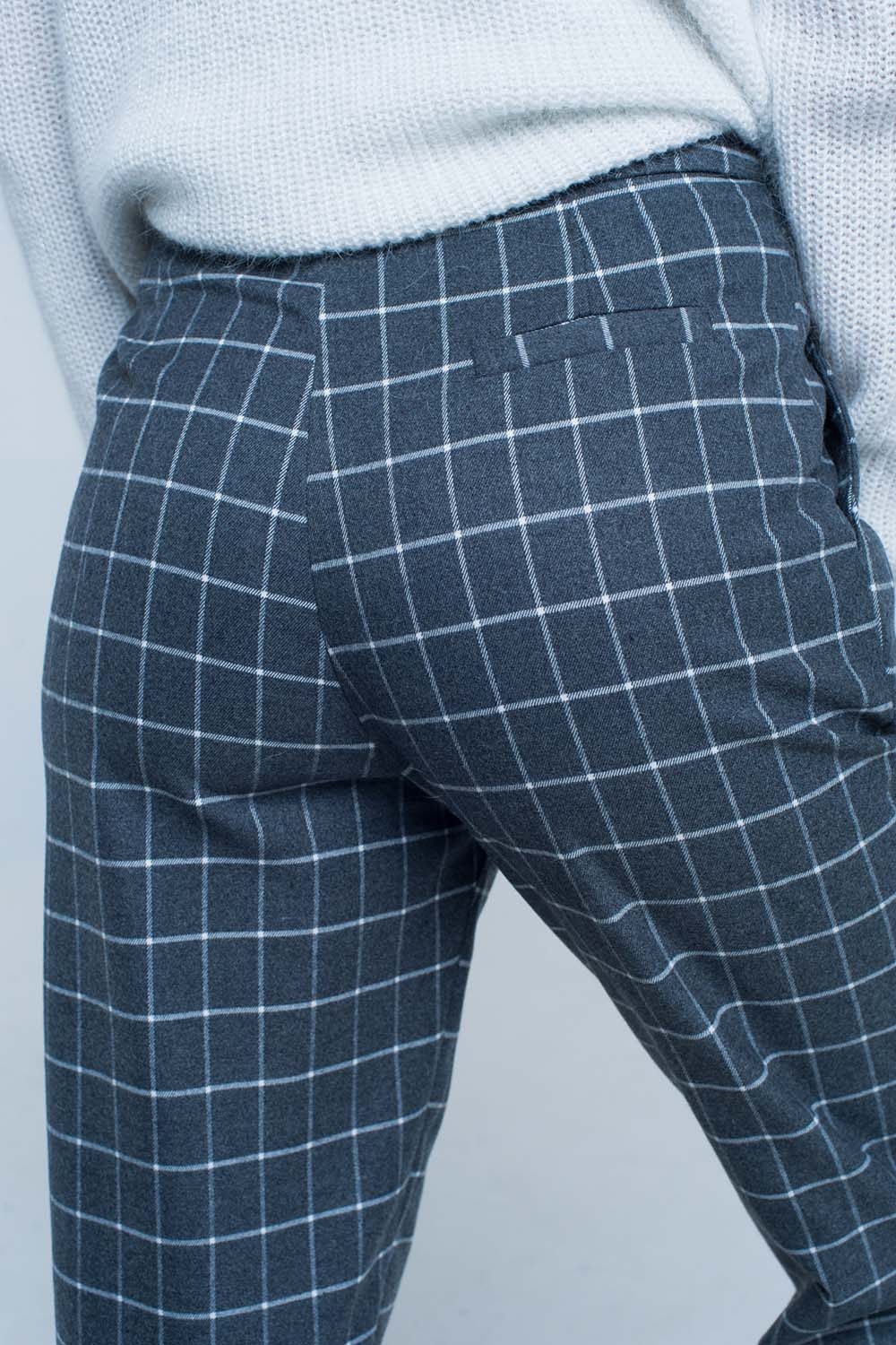 Pantalon gris en estampado de cuadros en blanco Pantalon gris en estampado de cuadros en blanco