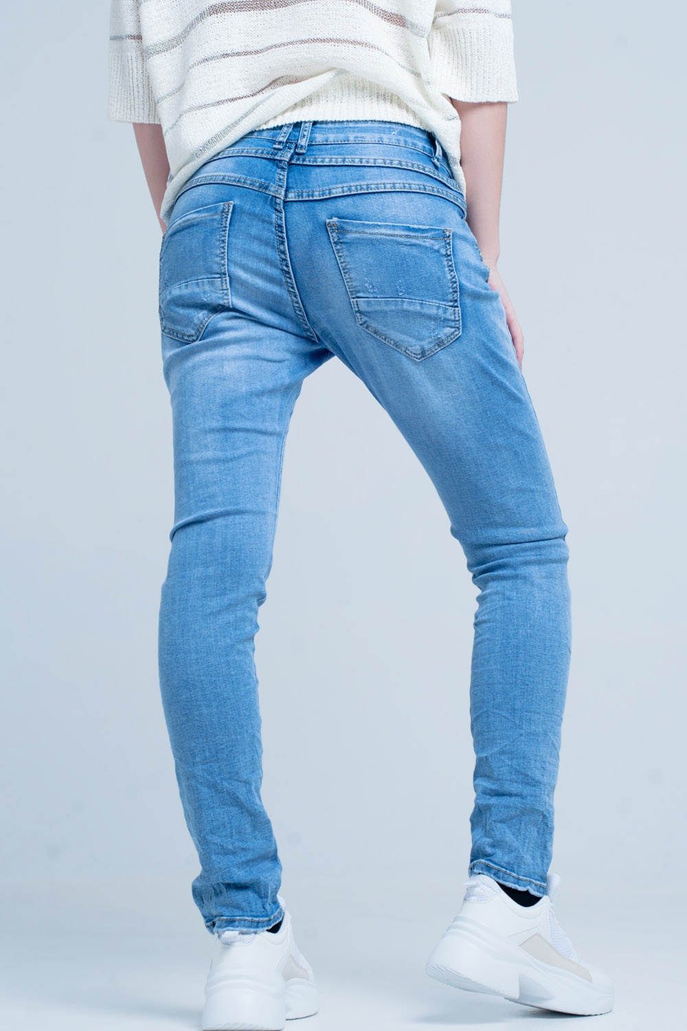 Vaquero azul lavado rasgado boyfriend Vaquero azul lavado rasgado boyfriend