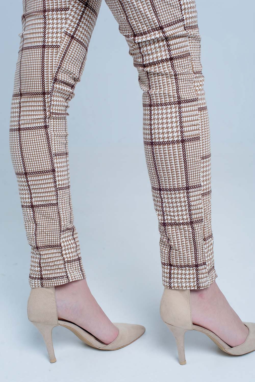 Pantalon de cuadros en beige con botones Pantalon de cuadros en beige con botones