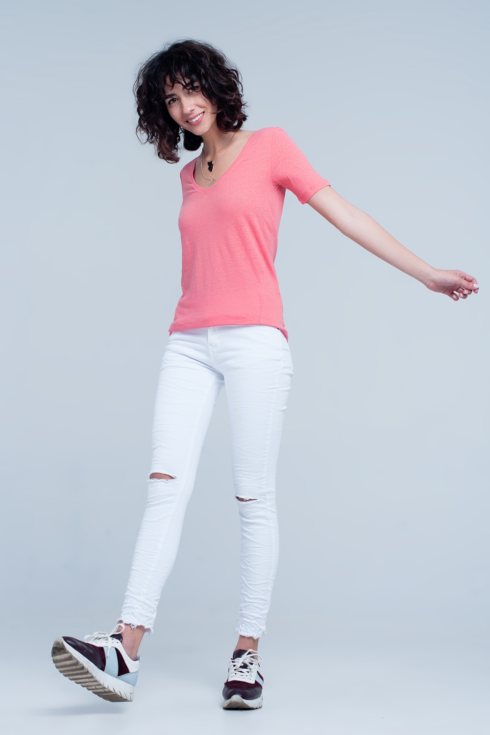 Camiseta Coral de manga corta con cuello de pico