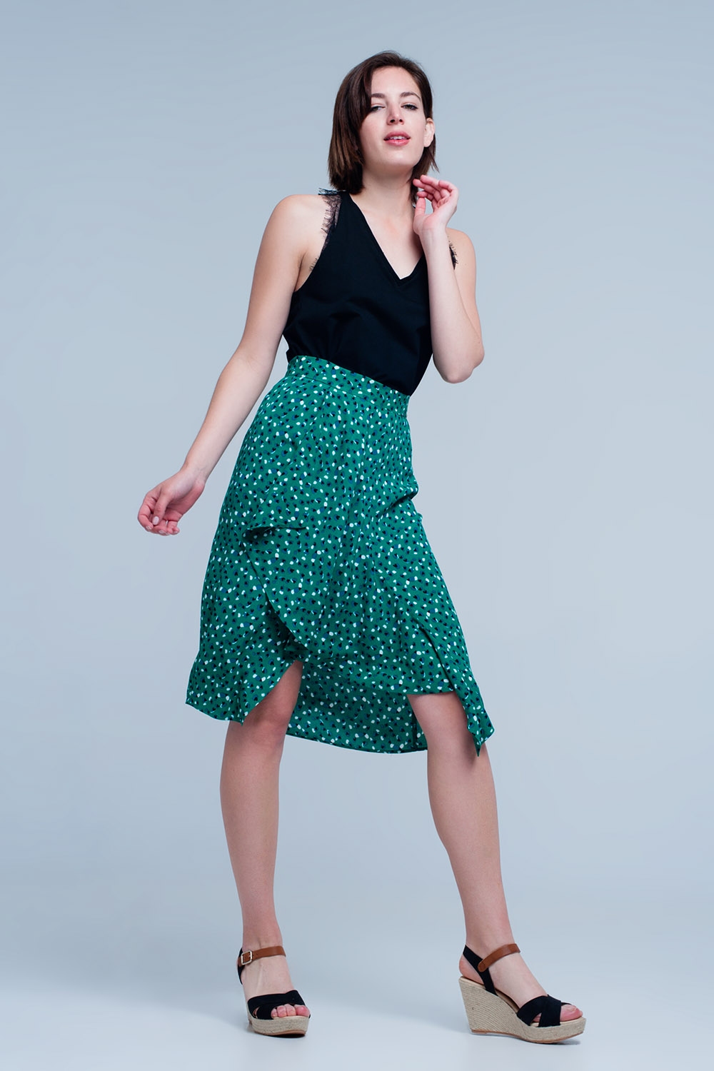 Falda midi verde con estampado floral de lunares y detalle de volante Falda midi verde con estampado floral de lunares y detalle de volante