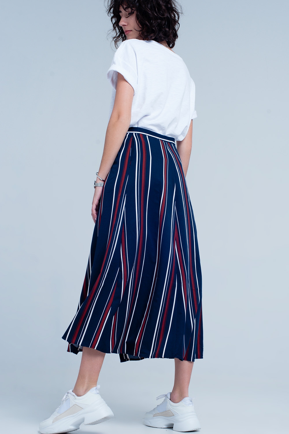 Falda midi azul marino a rayas Falda midi azul marino a rayas
