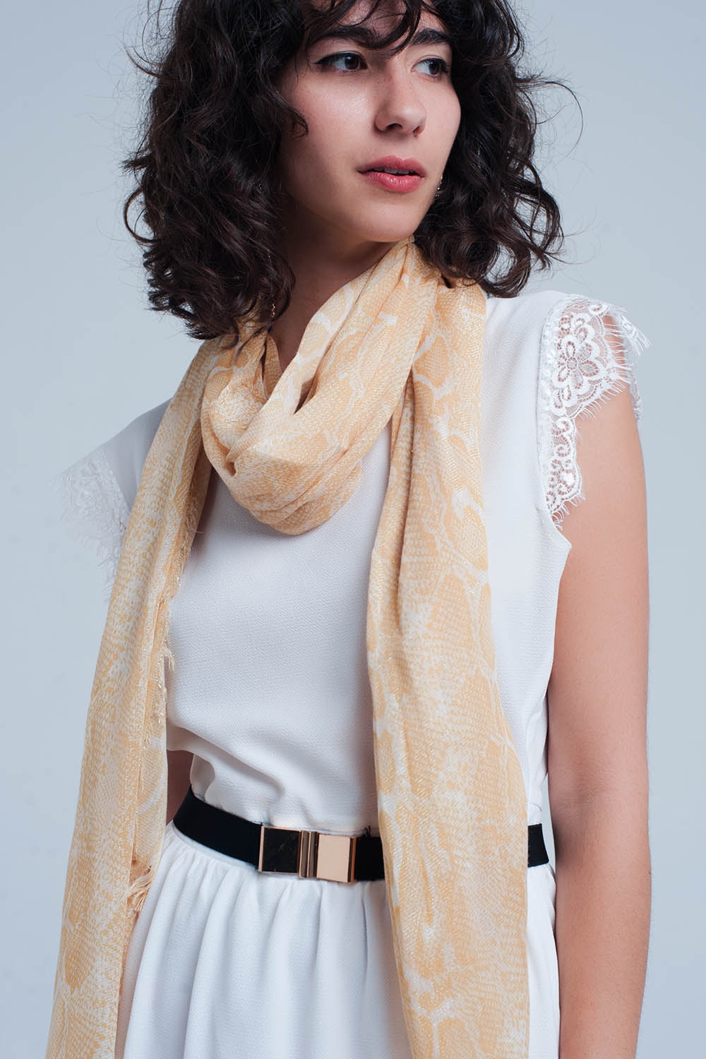 Fular amarillo con estampado de leopardo