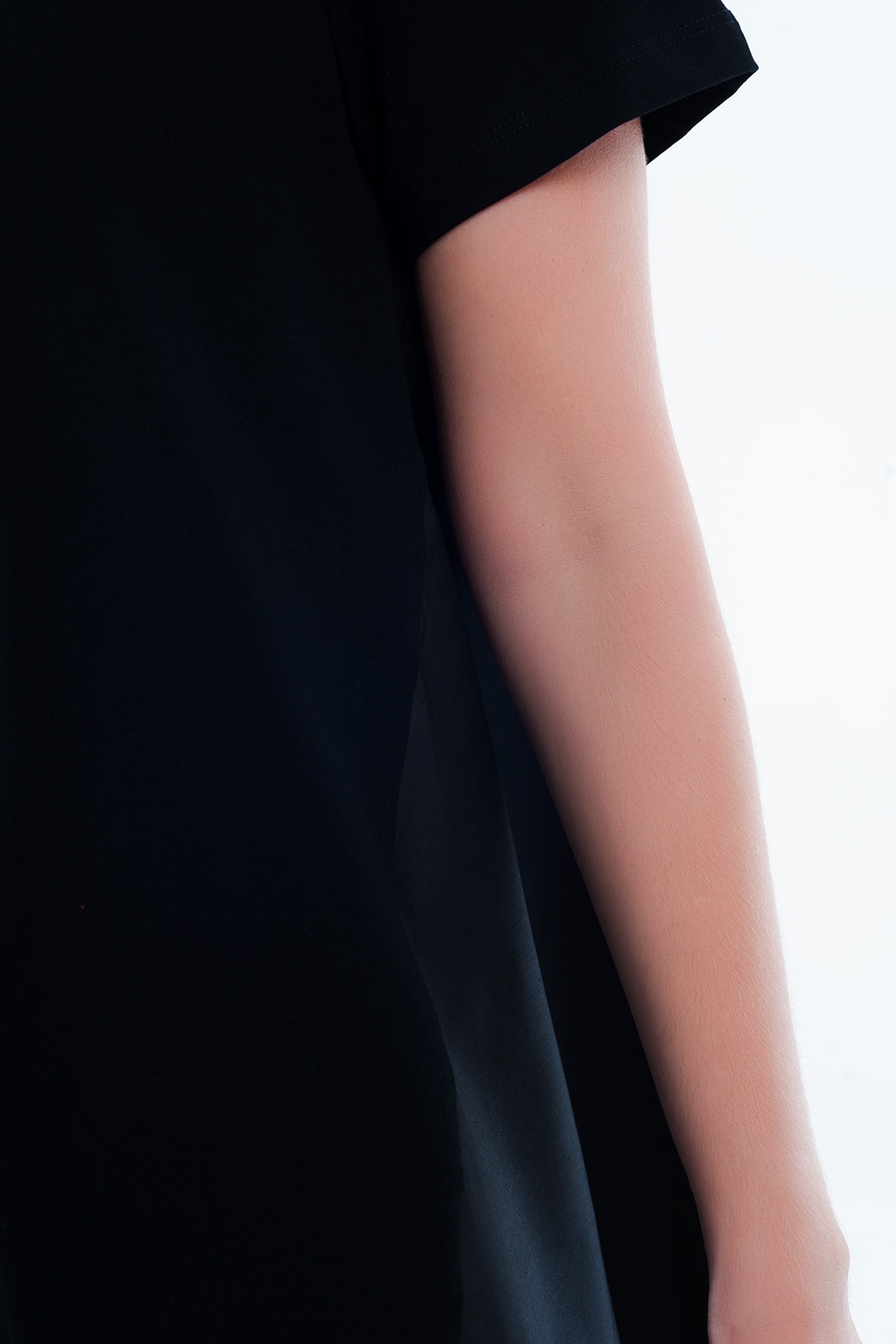 Vestido tipo camiseta en negro