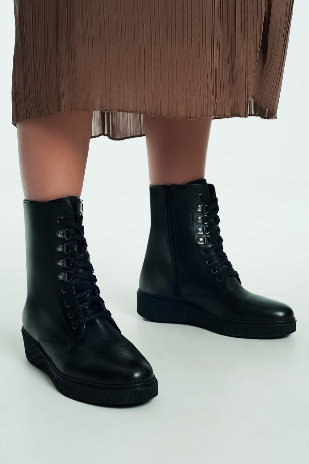 Botas negras con cordones Botas negras con cordones
