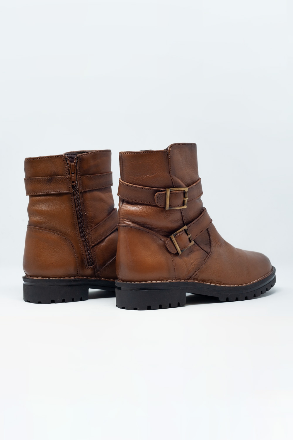 Botines marrones con detalle de hebillas Botines marrones con detalle de hebillas