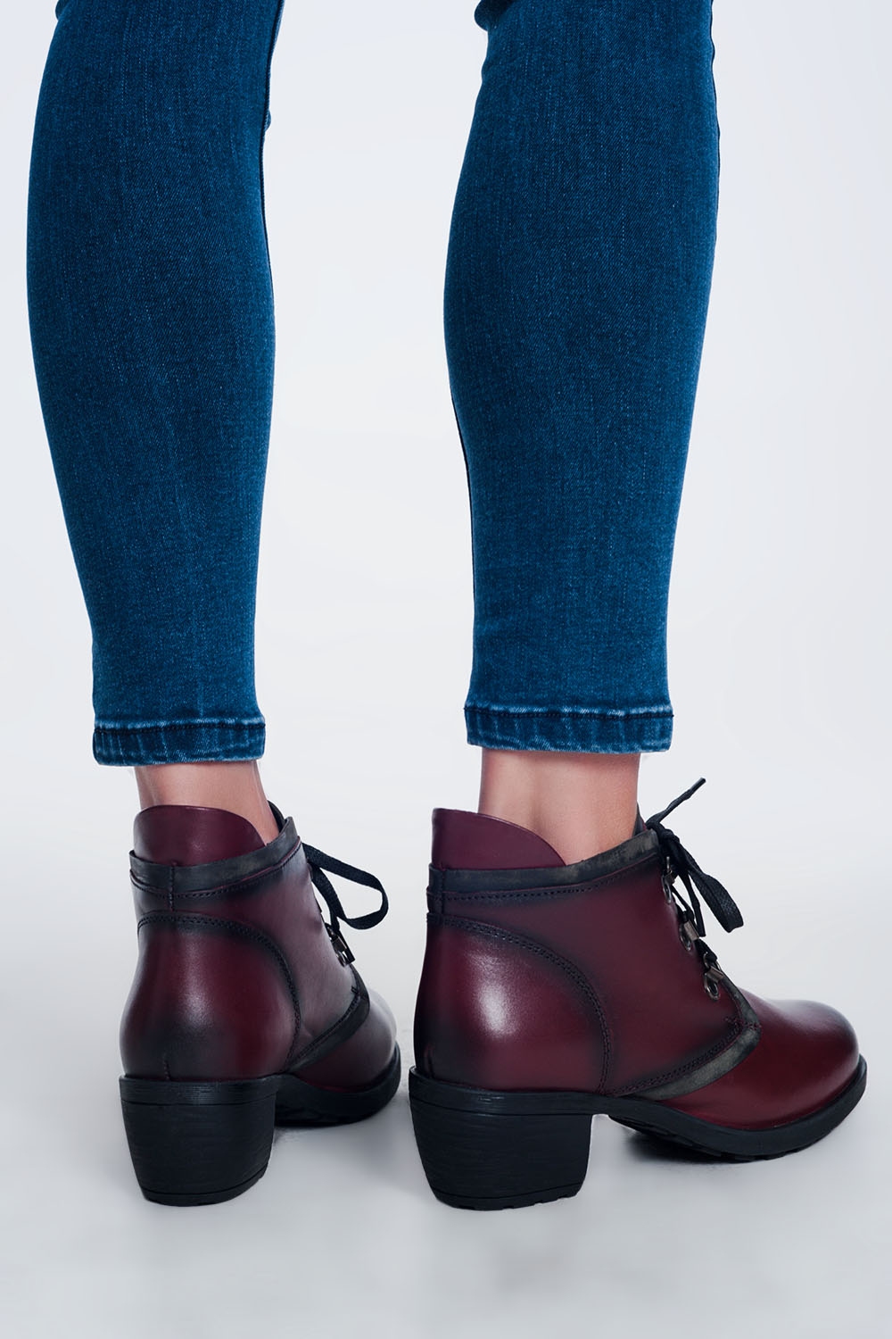 Botas de cuero con cordones en granate Botas de cuero con cordones en granate