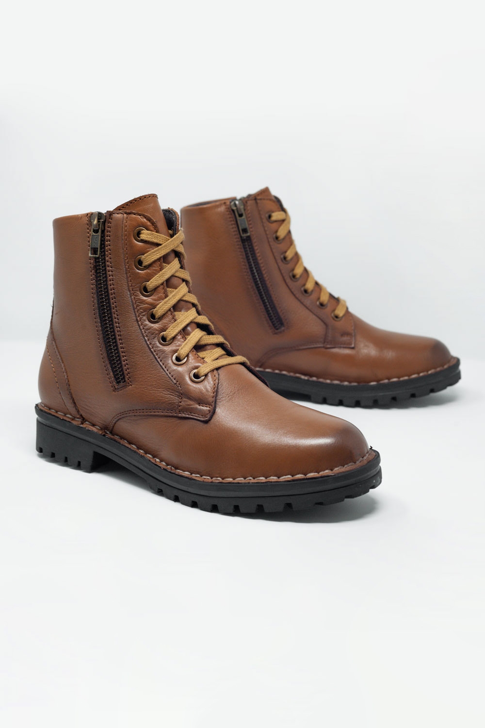 Botas militares gruesas de cuero en marron Botas militares gruesas de cuero en marron
