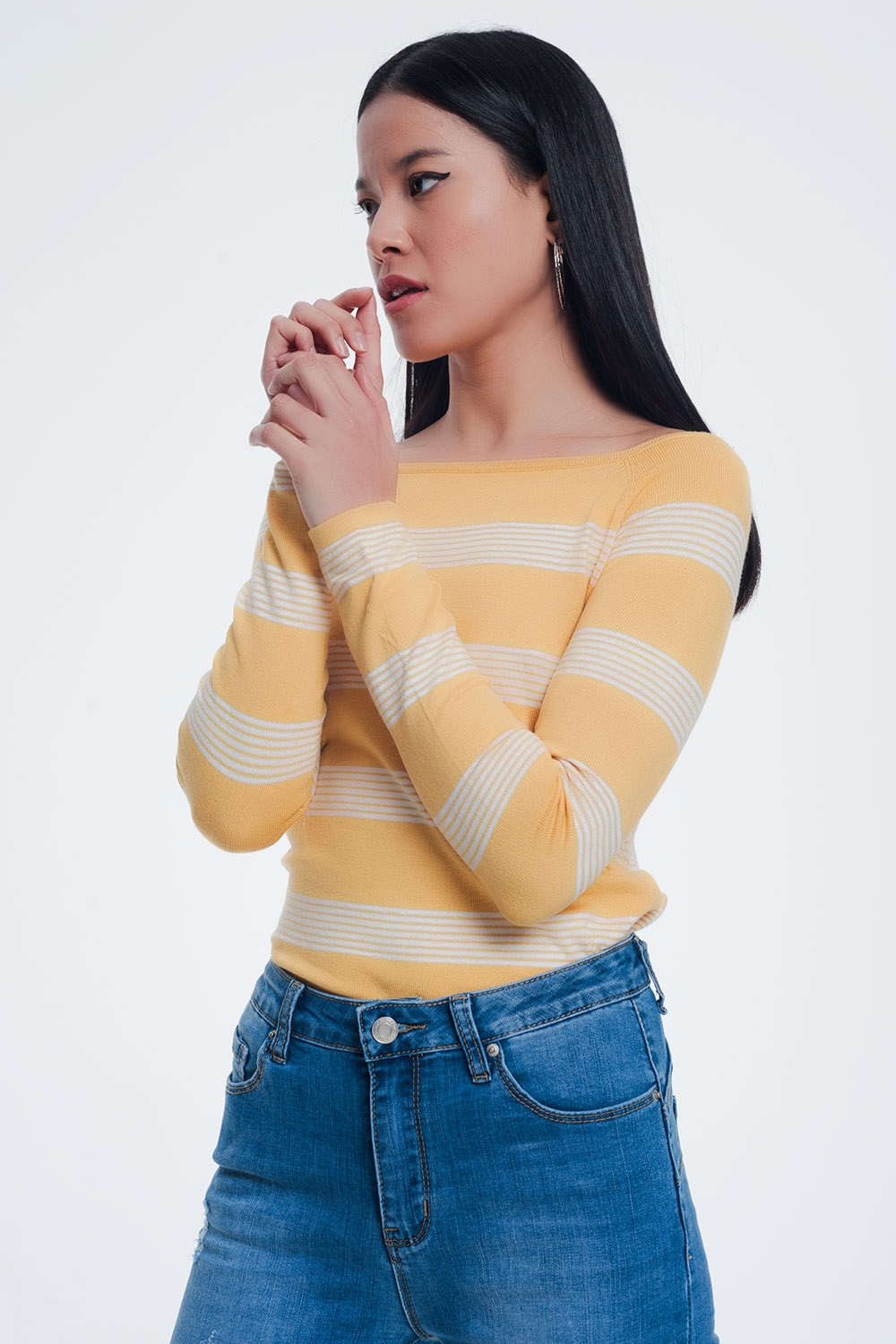 Jersey con cuello barco a rayas en color amarillo Jersey con cuello barco a rayas en color amarillo