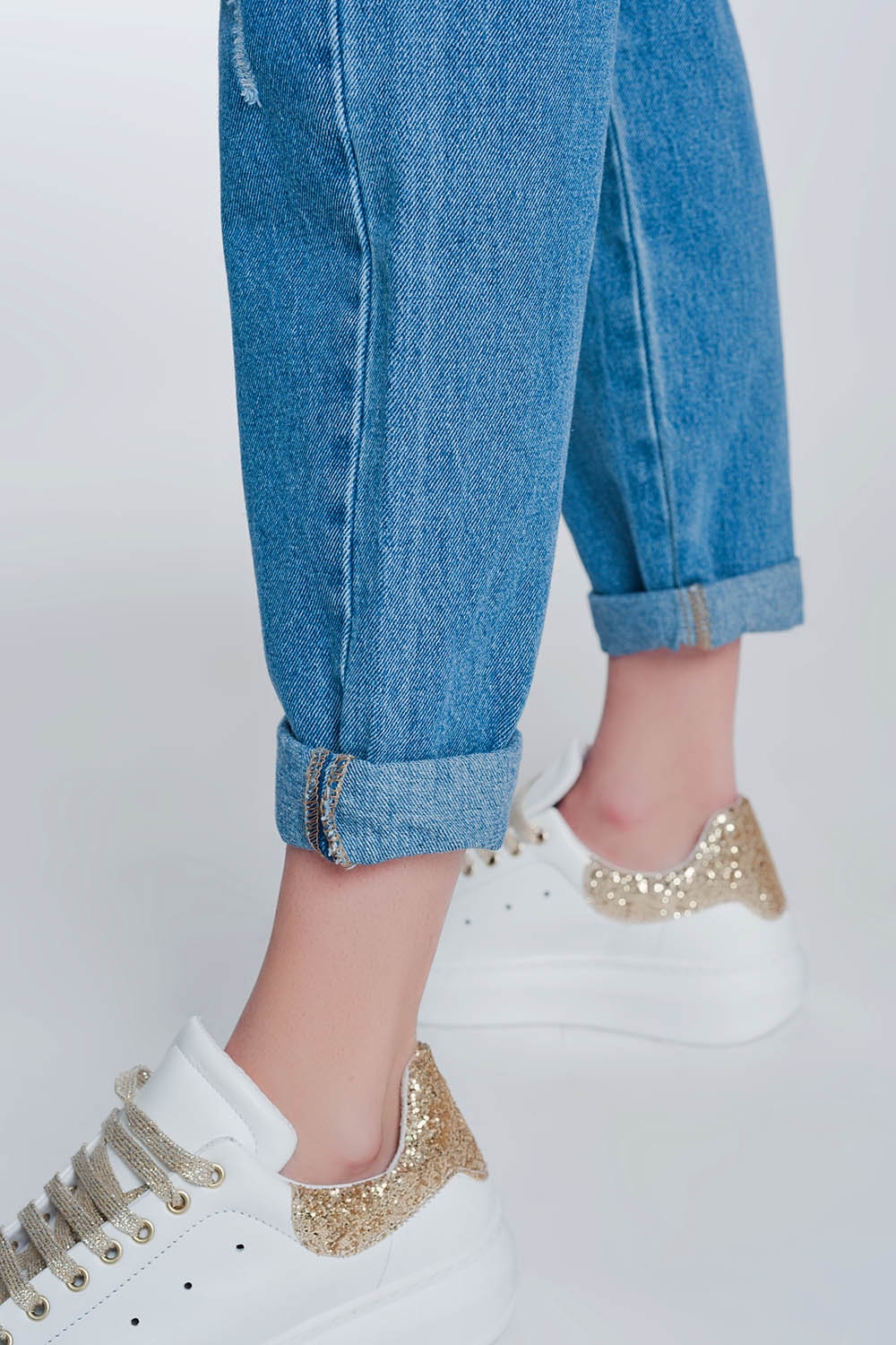 Jeans boyfriend con bolsillos laterales y rotos Jeans boyfriend con bolsillos laterales y rotos