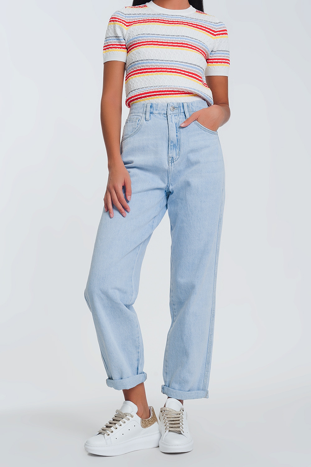 Vaqueros mom de talle alto con azul claro