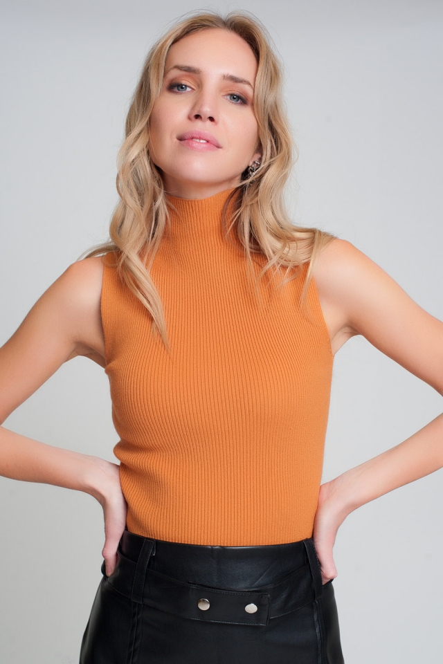 Maglione senza maniche in maglia a coste con collo alto color arancia