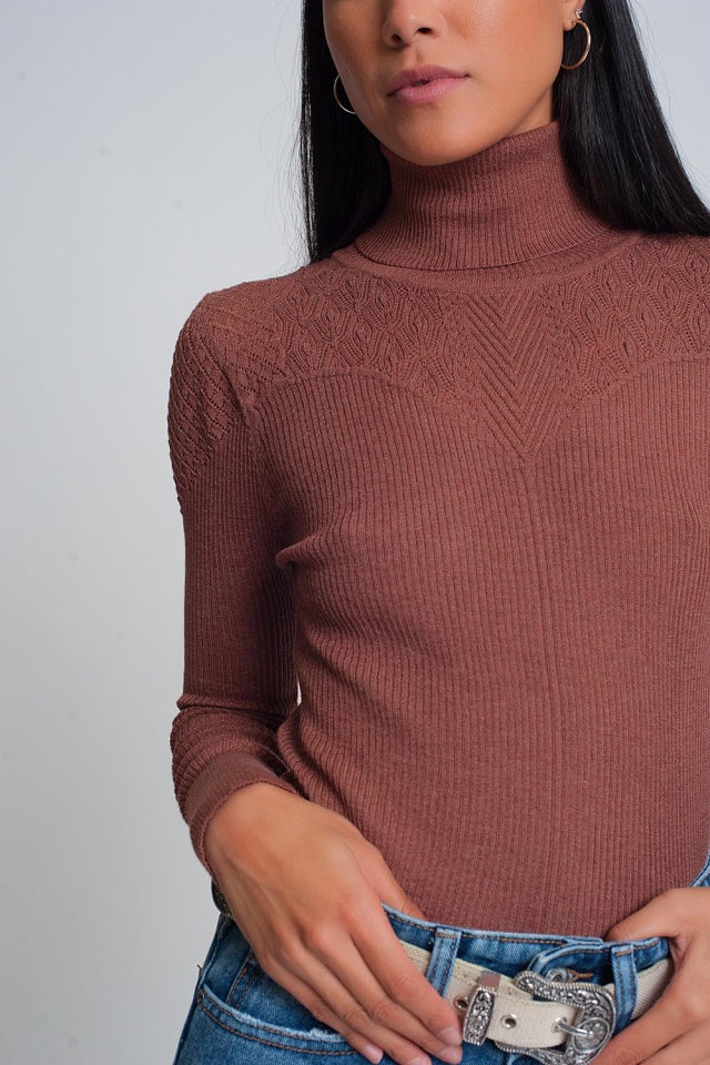 Camisola de nervuras macias com gola rulê em camelo