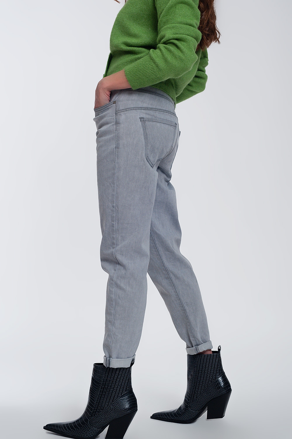 Vaqueros estilo jogger ligeros con lavado medio en color gris