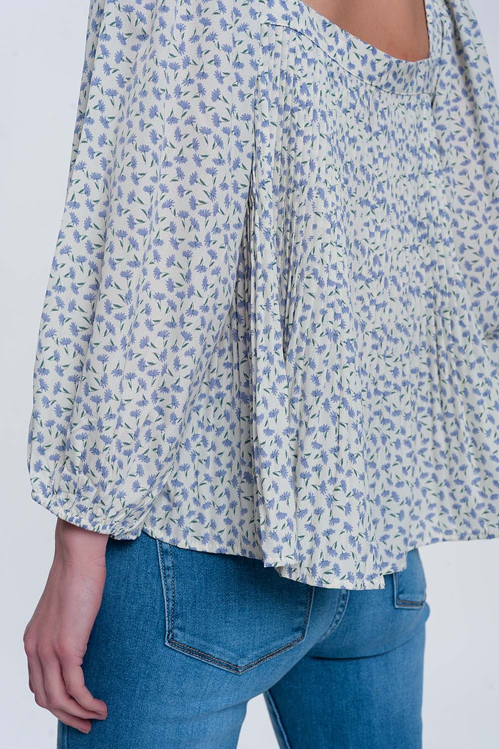 Top con escote cuadrado manga abullonada y estampado floral en azul