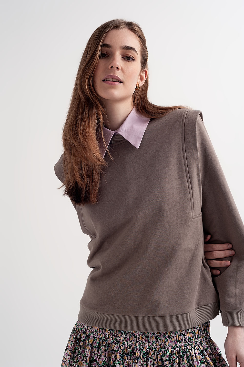 Sudadera estilo boyfriend con detalles llamativos en los hombros en color gris Sudadera estilo boyfriend con detalles llamativos en los hombros en color gris