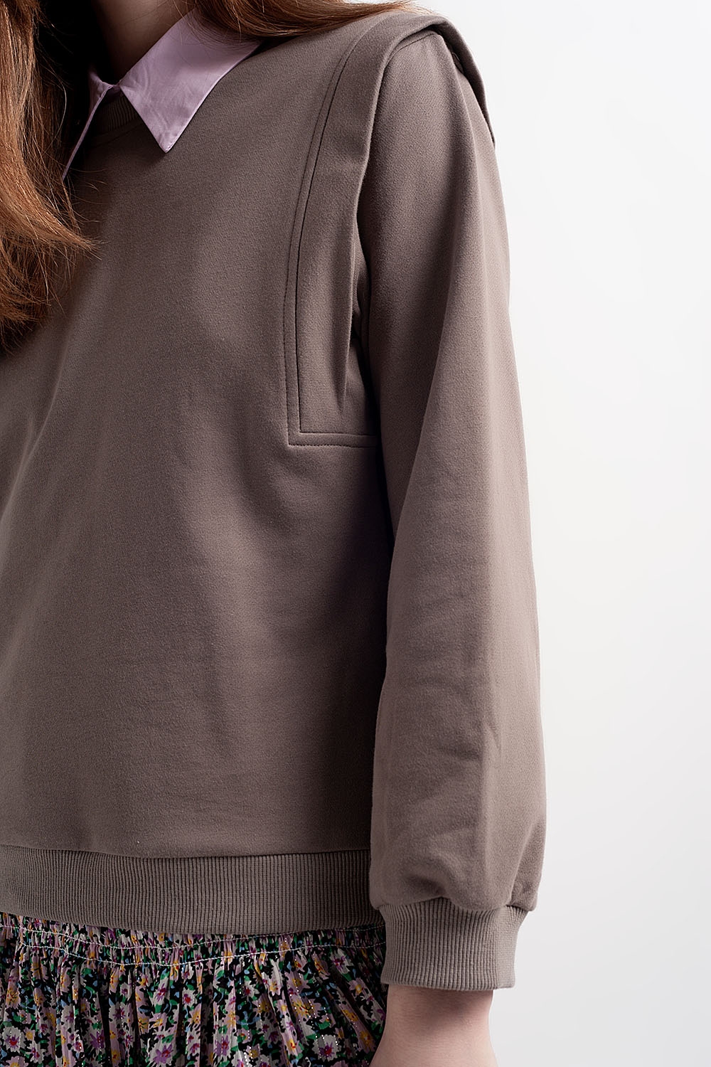 Sudadera estilo boyfriend con detalles llamativos en los hombros en color gris Sudadera estilo boyfriend con detalles llamativos en los hombros en color gris